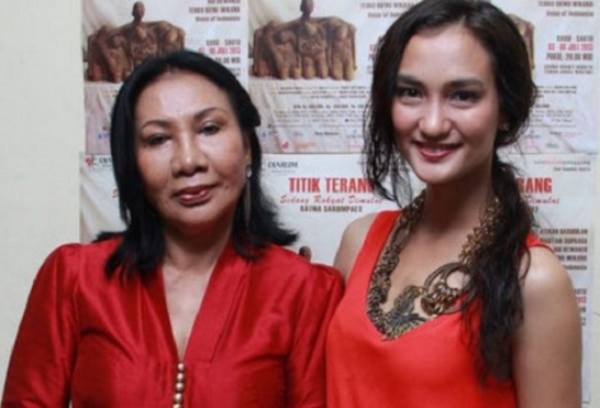 Sebelum Permak Wajah, Ratna Sarumpaet Muda Mirip Atiqah Hasiholan